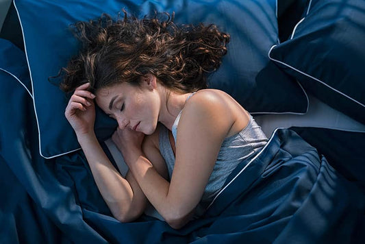 Vitamin C and Sleep: What is the link? A woman sleeps peacefully in bed